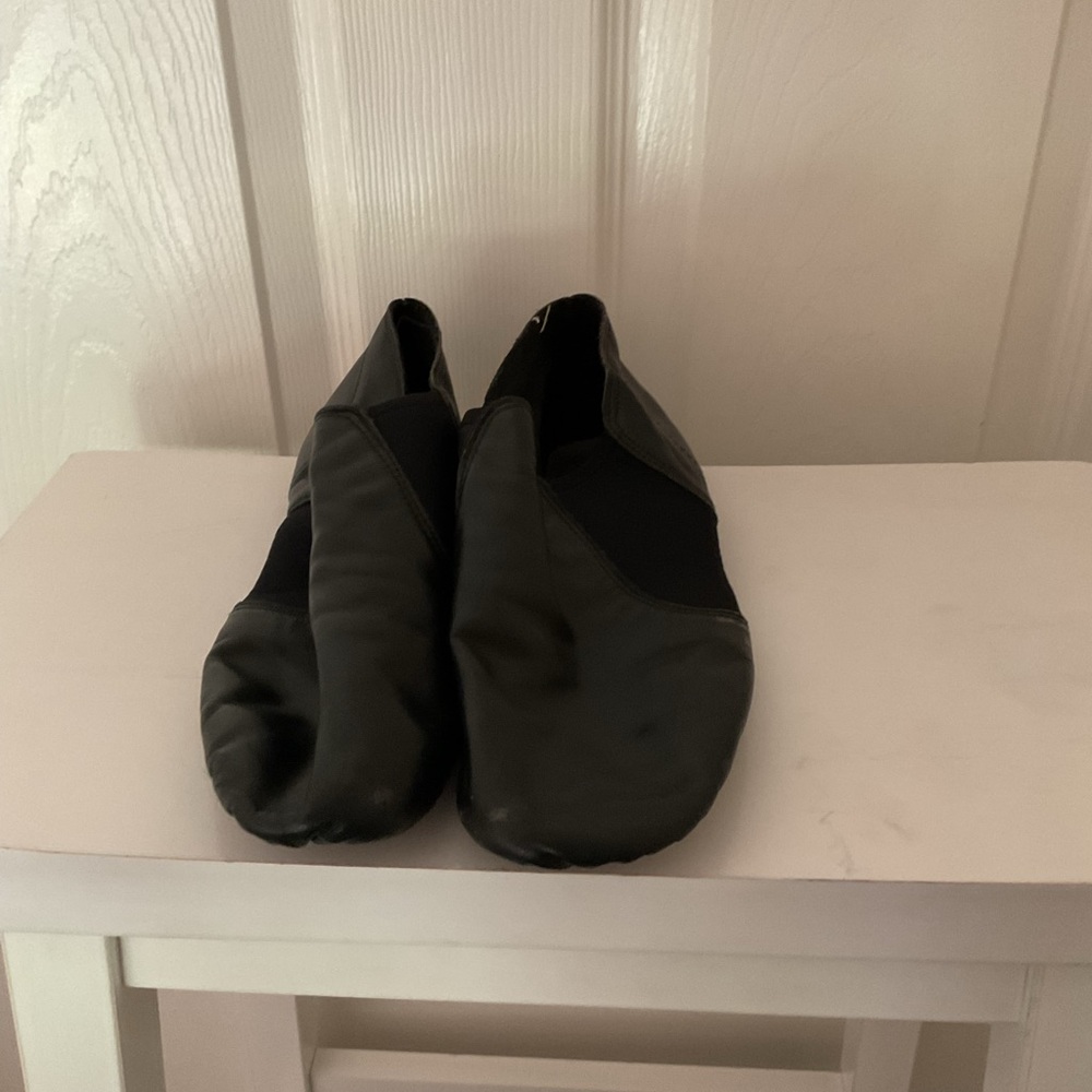 Black jazz shoes